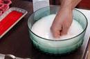 Préparation de l'amidon de riz cru dans de l'eau froide